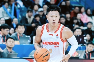 贺希宁：比赛输成这样 就不是教练组的问题 而是我们努力程度不够