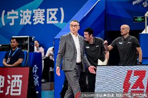 记者：历史上能把CBA玩明白的洋教头屈指可数 看赛季末剩几位外教
