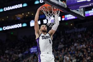 放开抡！拉文25中13空砍全场最高37分 正负值-21全场最低